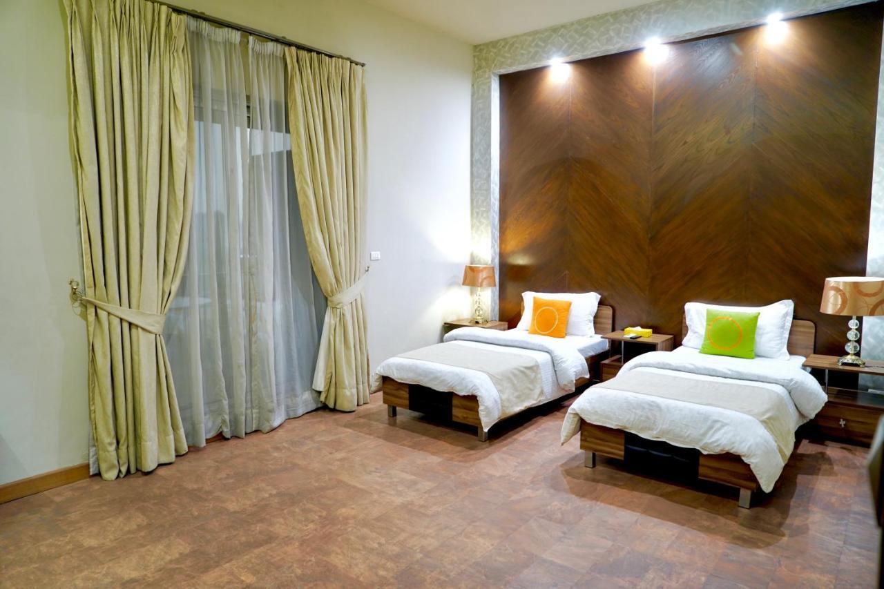 Circle Club Faisalabad Hotel Eksteriør billede