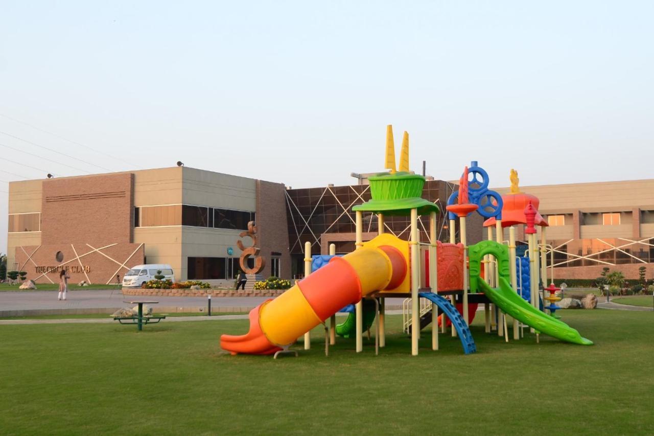 Circle Club Faisalabad Hotel Eksteriør billede